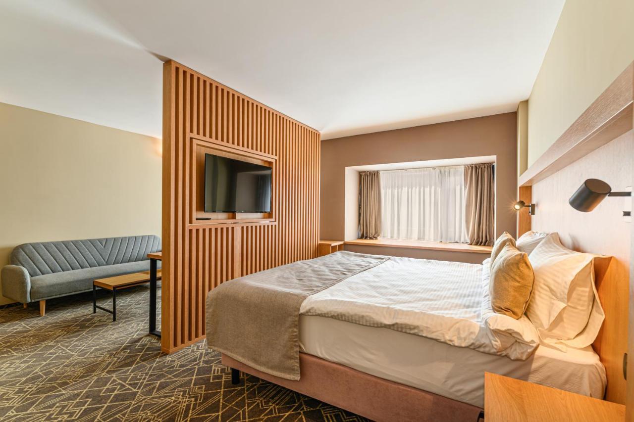 Hotel Central Pascani Εξωτερικό φωτογραφία